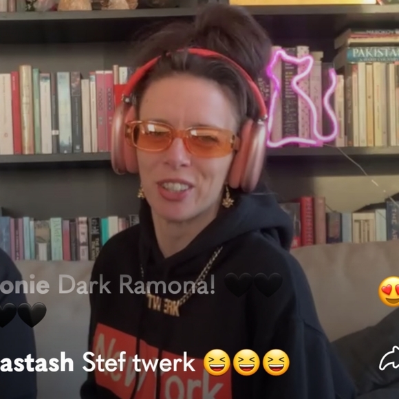 Supreme*ly DARK Ramona STEF - Picture 2 of 2